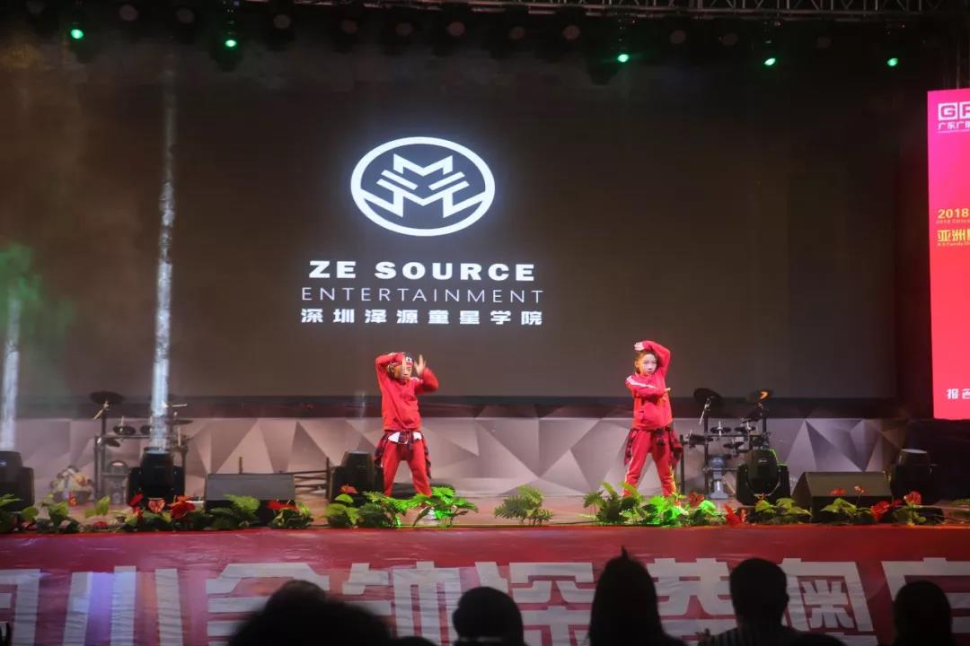 中亚举行舞蹈大赛