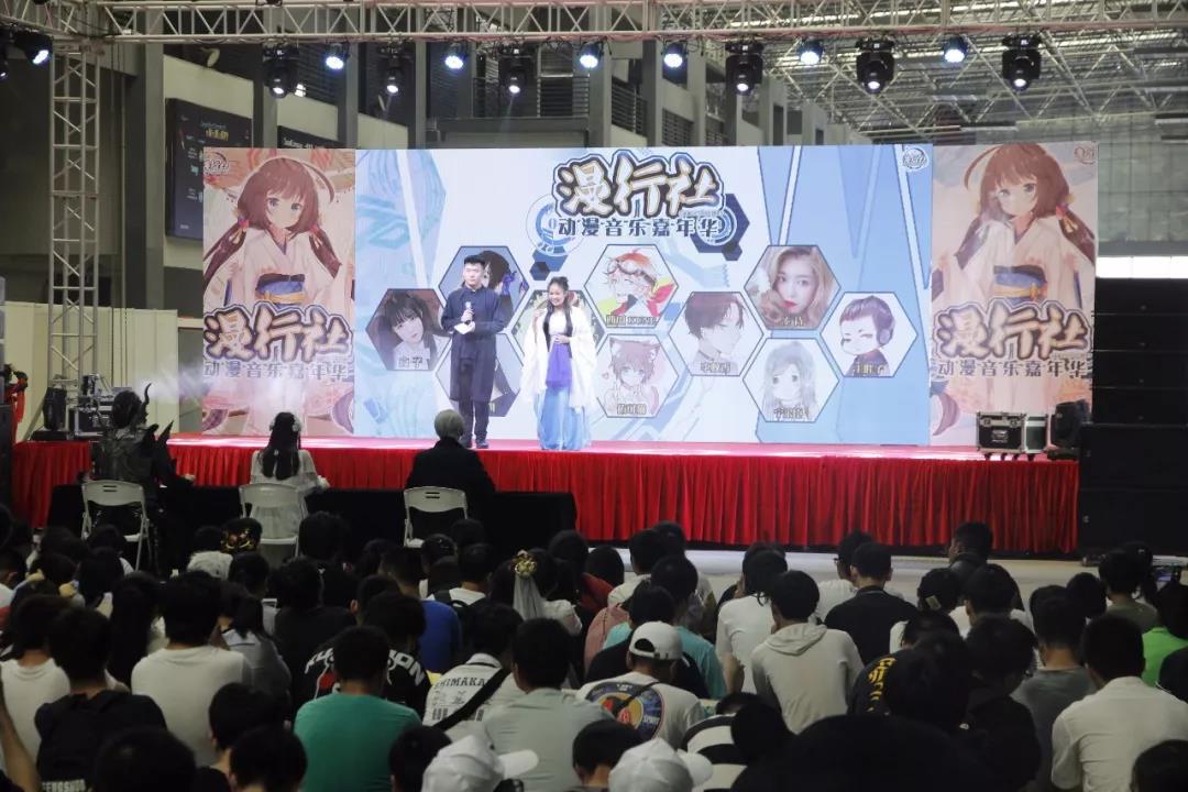 中亚会展中心举办2018深圳漫行社动漫音乐嘉年华,coser各显神通精彩无限