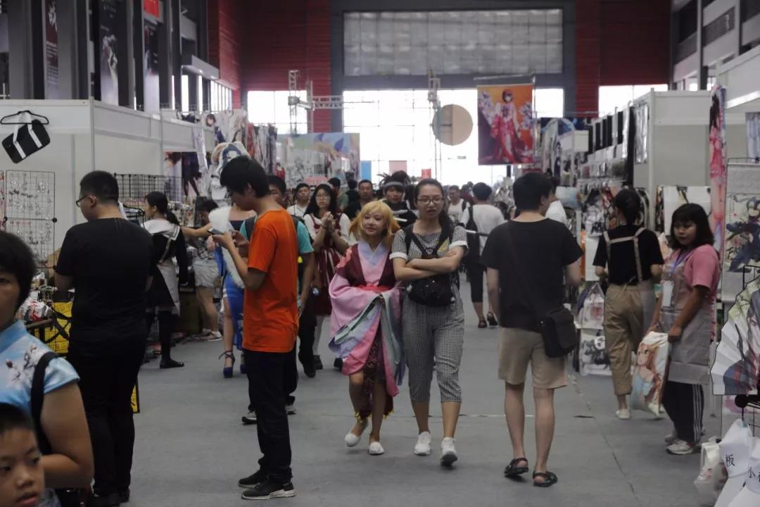 中亚会展中心举办2018深圳漫行社动漫音乐嘉年华,coser各显神通精彩无限
