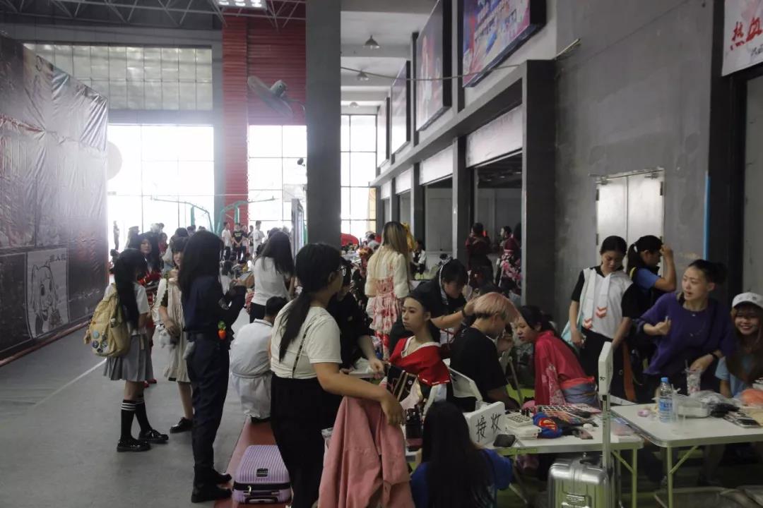 中亚会展中心举办2018深圳漫行社动漫音乐嘉年华,coser各显神通精彩无限