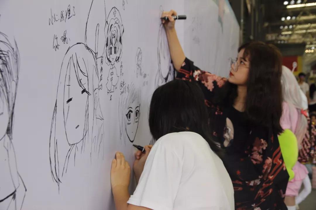 中亚会展中心举办2018深圳漫行社动漫音乐嘉年华,coser各显神通精彩无限