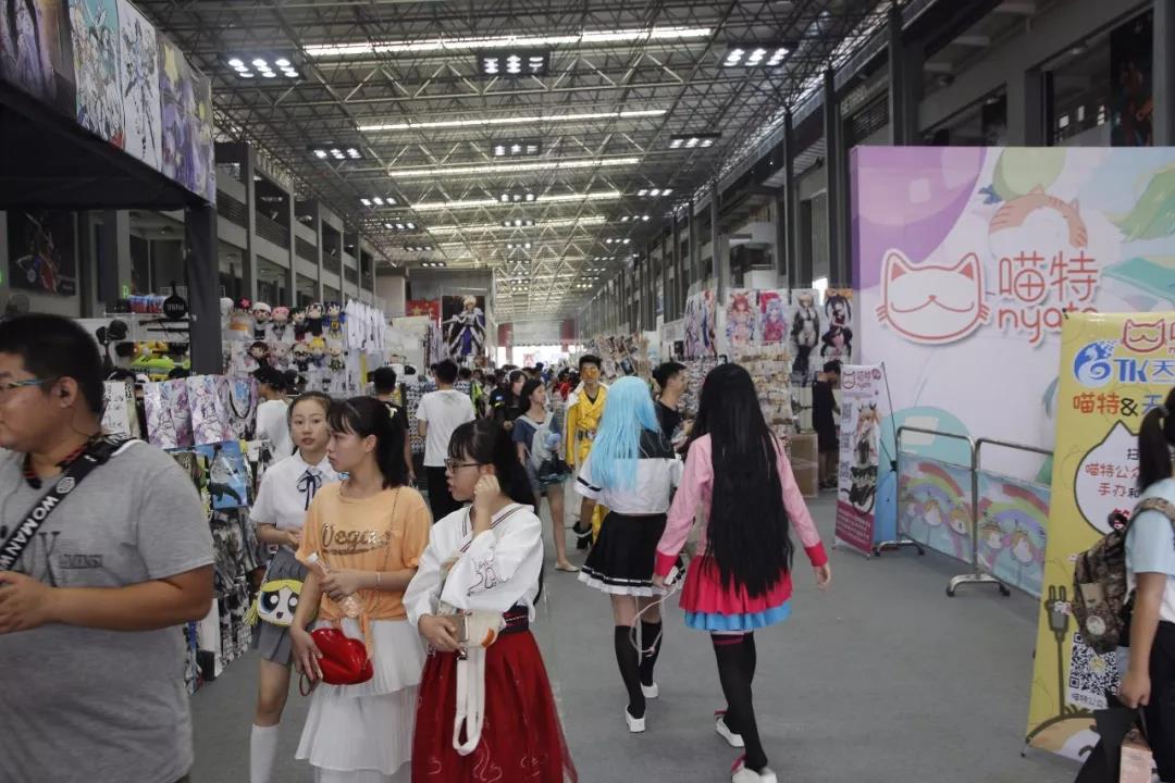 中亚会展中心举办2018深圳漫行社动漫音乐嘉年华,coser各显神通精彩无限