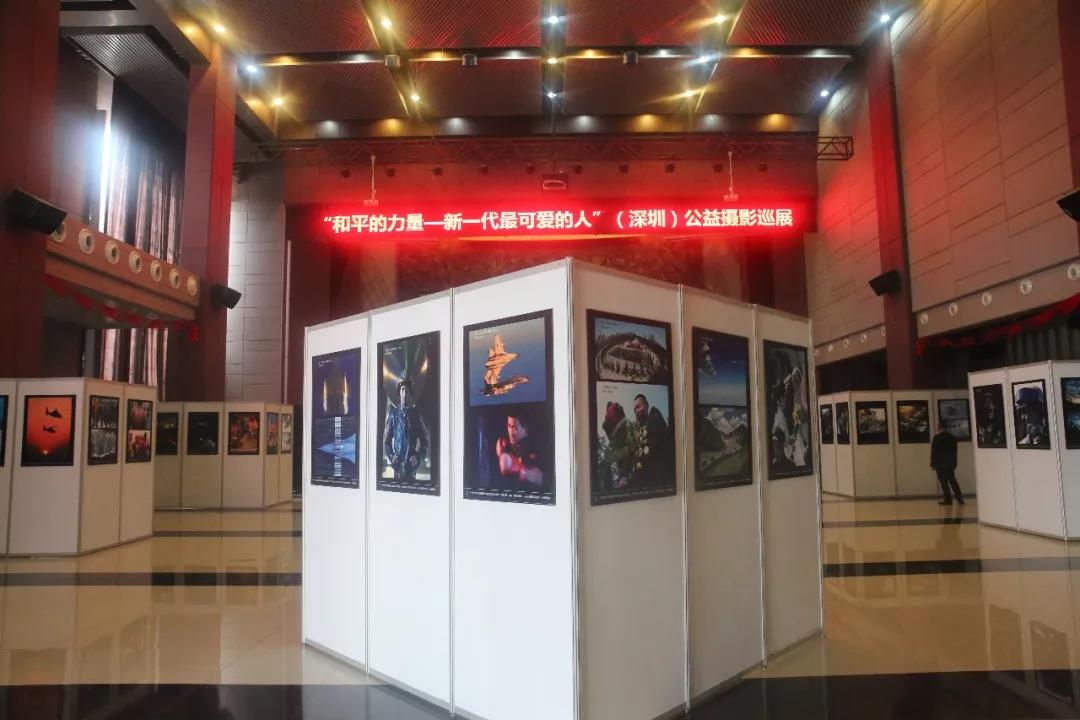 中亚硅谷举行和平的力量画展 中亚硅谷举行和平的力量画展
